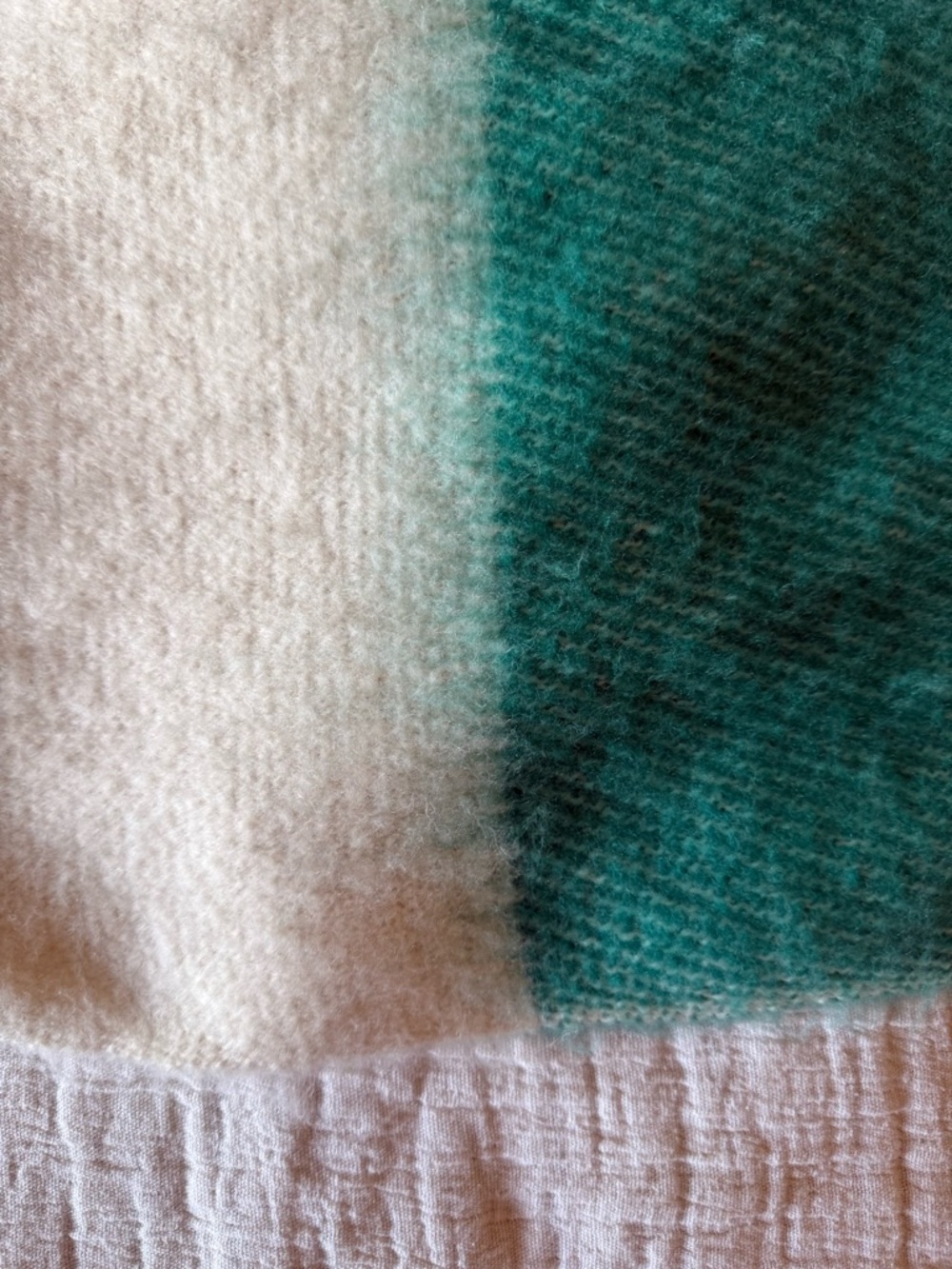 Eddie Bauer Cream and Teal Fringe Throw - Picture 3 of 4